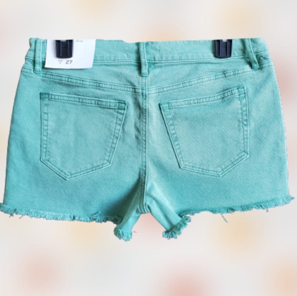 LOFT frayed hem mid rise denim shorts, 32", green - Picture 4 of 8
